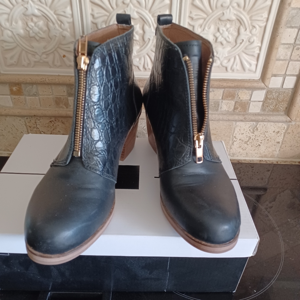 Leather zip bootie. Black gold sz 7 - Picture 2 of 4